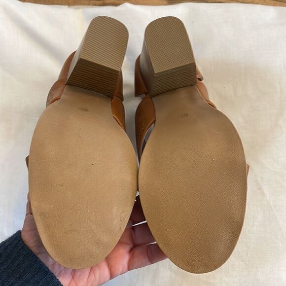 CHRISTIAN LACROIX CUT OUT CAMEL COLORED SHOOTIES.  NEW - Picture 6 of 10